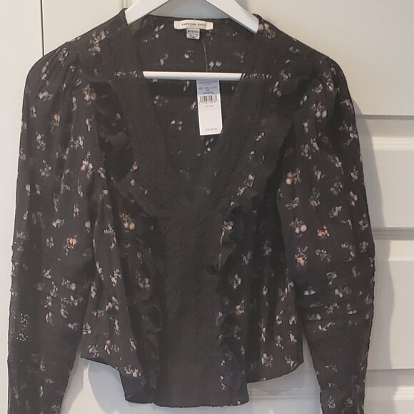 NWT: American Eagle Outfitters V Neck Ruffle Lace Blouse Top Size XS - Picture 2 of 3